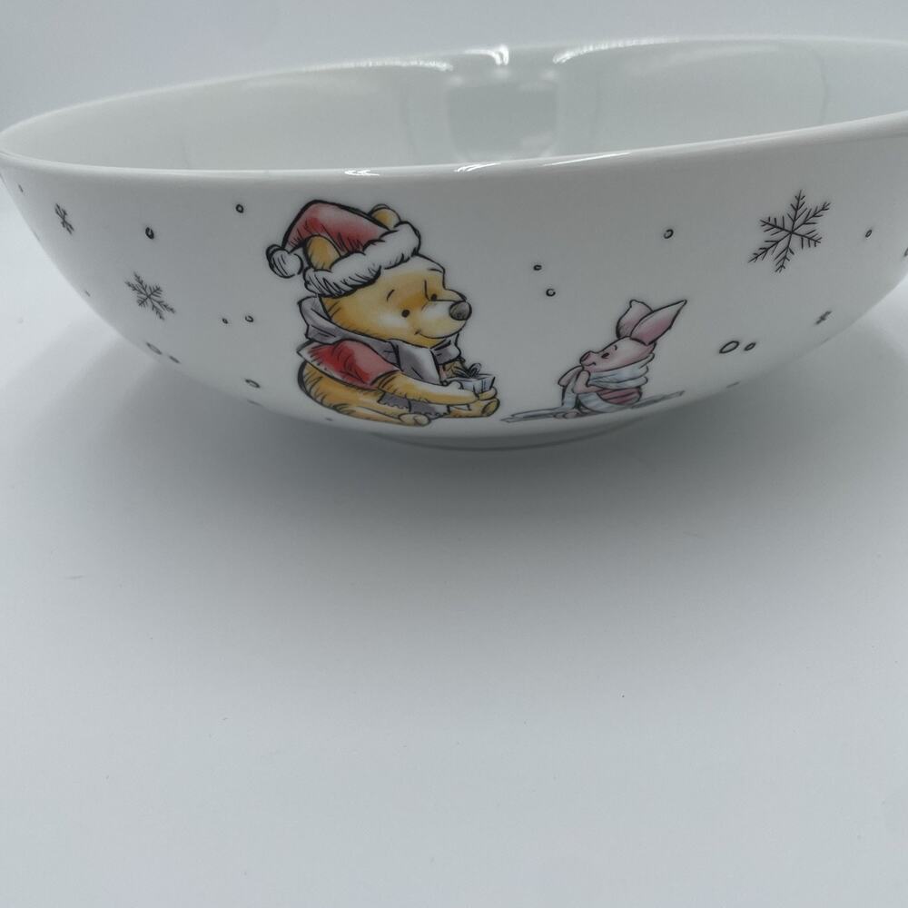 DISNEY Winnie the Pooh and Friends Christmas 9.5” Large Serving Snack Bowl